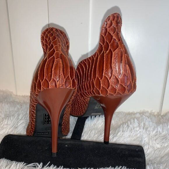 NWOT Bertinni Embossed Heels  - Picture 9 of 10